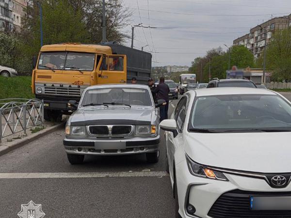 Новина Кропивницький: На Ковалівці зіткнулися три автівки (ФОТО) Ранкове місто. Кропивницький