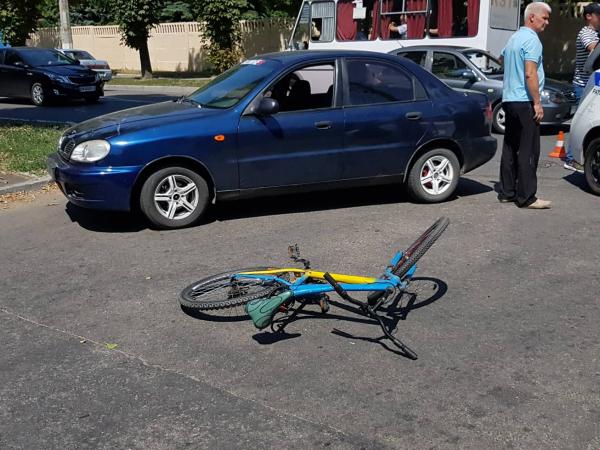 Новина У Кропивницькому Lanos збив велосипедиста. Постраждалого госпіталізували (ФОТО) Ранкове місто. Кропивницький