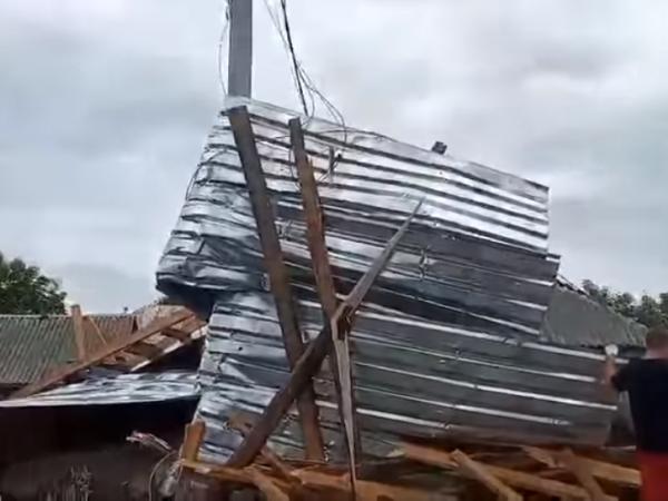 Новина Новоархангельщина найбільше постраждала від шквального вітру (ФОТО) Ранкове місто. Кропивницький