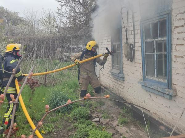Новина Кіровоградщина: вогнеборці загасили хату, що зайнялася в Долинській Ранкове місто. Кропивницький