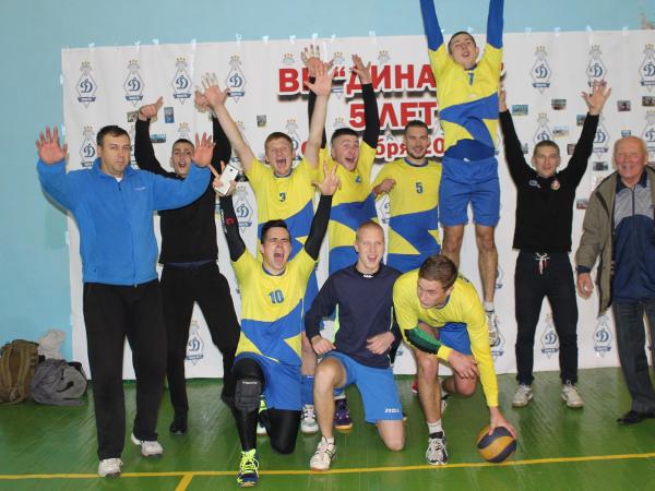 Новина Кропивницькі волейболісти перемогли в ювілейному Кубковому турнірі у Кривому Розі Ранкове місто. Кропивницький