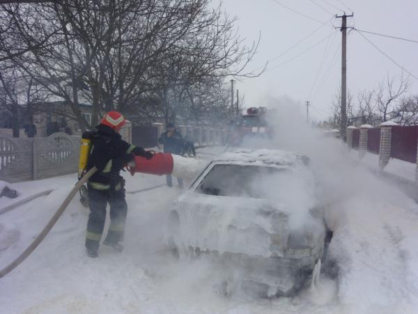 Новина На Кіровоградщині рятувальники гасять пожежі будинків і гаражів Ранкове місто. Кропивницький