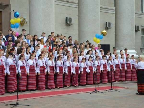 Новина Кропивничани виконуватимуть славень України перед міською радою Ранкове місто. Кропивницький