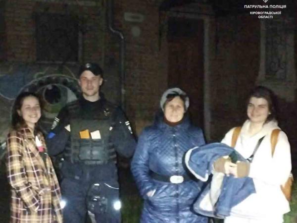 Новина Кропивницькі патрульні допомогли двом жінкам, які рятувалися від бойових дій на сході країни. Ранкове місто. Кропивницький