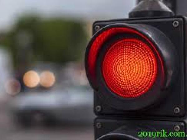 Новина У Кропивницькому необачний водій проїхав на червоне світло (ВІДЕО) Ранкове місто. Кропивницький