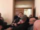 Виламані двері, штовханина, поліція: депутати з тріском прорвались на сесію Кіровоградської обласної ради (ФОТО)