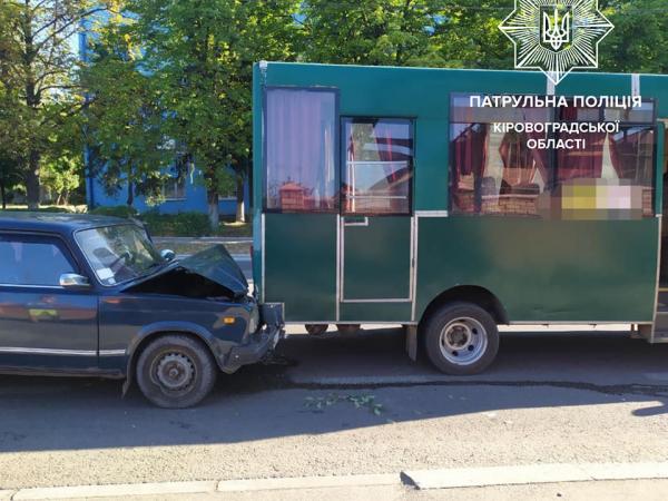 Новина На Миколаївці п’яний водій протаранив маршрутку Ранкове місто. Кропивницький