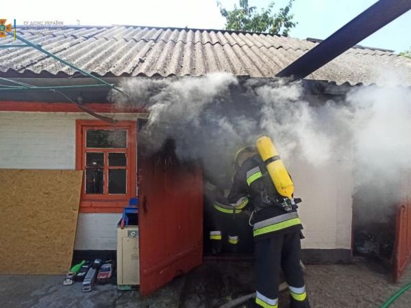 Новина У Бобринці на приватноиму подвір’ї запалала літня кухня Ранкове місто. Кропивницький