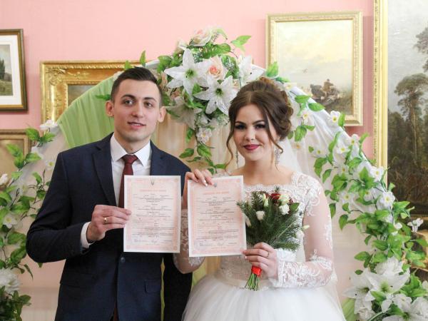 Новина У Кропивницькому у проекті «Шлюб за добу» одружилась ювілейна 300-та пара закоханих Ранкове місто. Кропивницький