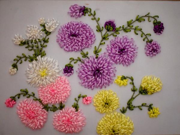 Новина Кропивницька майстриня представила квіти, вишиті стрічками (ФОТО) Ранкове місто. Кропивницький