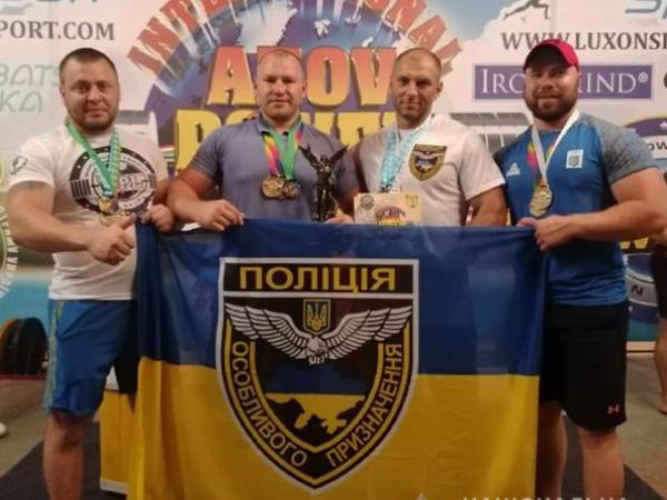 Новина Поліцейські з Кіровоградщини здобули перемогу на турнірі силових видів спорту Ранкове місто. Кропивницький