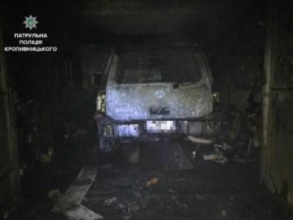 Новина На вулиці Яновського вибухнув автомобіль Ранкове місто. Кропивницький