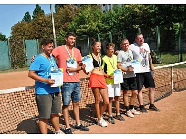 Новина У Кропивницькому пройшов тенісний турнір, присвячений річниці Незалежності Ранкове місто. Кропивницький