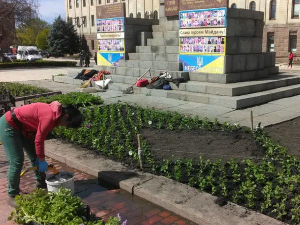Новина У Кропивницькому на площі Героїв Майдану розквітає “вишиванка” Ранкове місто. Кропивницький