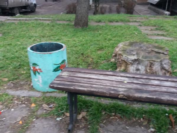 Новина Кропивницький: У сквері Яновського встановили урни для сміття (ВІДЕО) Ранкове місто. Кропивницький