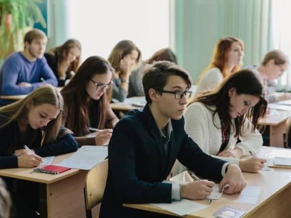 Новина У школах Кропивницького залишать поділ класів на підгрупи, але не для усіх предметів Ранкове місто. Кропивницький