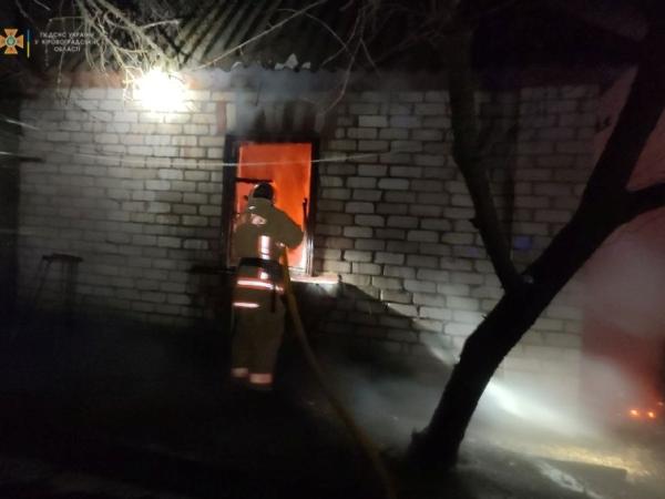 Новина Кіровоградщина: Долинські рятувальники приборкали пожежу у житловому будинку Ранкове місто. Кропивницький