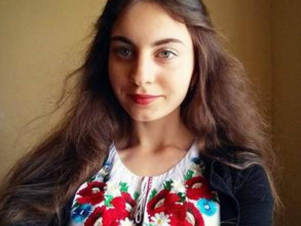 Стаття Наталка Нічишина – молода поетка з Кропивницького - у свої сімнадцять років створила першу збірку поезій «Порятунок» Ранкове місто. Кропивницький