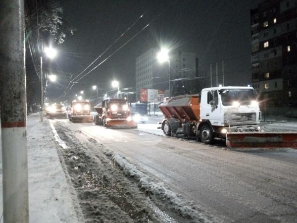 Новина Кропивницький: Цілу ніч працівники КП «Універсал» чистили місто від снігу (ФОТО) Ранкове місто. Кропивницький