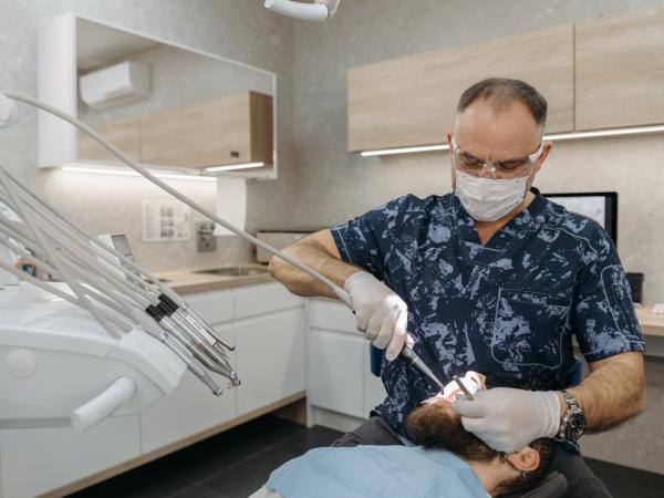 Новина Плюси та мінуси одномоментної імплантації зубів: думка стоматологів Ранкове місто. Кропивницький