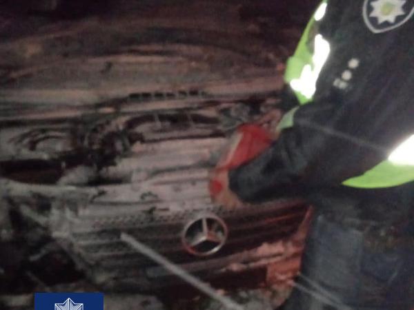 Новина Кіровоградщина: Після аварії на трасі раптово спалахнув Mercedes Vito (ФОТО) Ранкове місто. Кропивницький