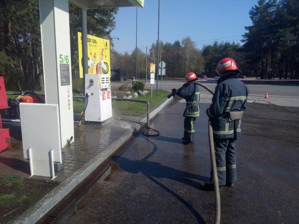 Новина У Кропивницькому рятувальники запобігли пожежі на автозаправці Ранкове місто. Кропивницький