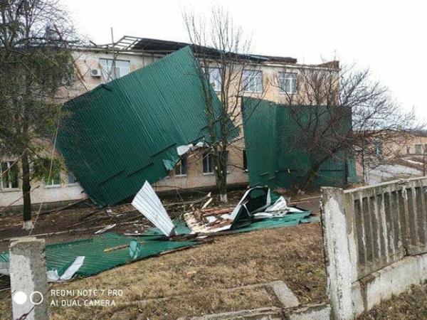 Новина Кіровоградщина: У Голованівську з районної лікарні вітром зірвало дах Ранкове місто. Кропивницький
