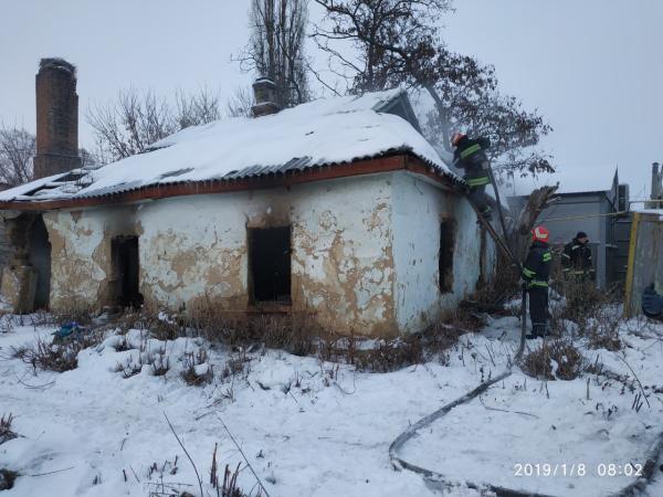 Новина Новгородка: Рятувальники приборкали пожежу у покинутому будинку Ранкове місто. Кропивницький