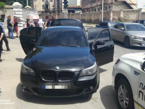 Новина У Кропивницькому серед білого дня нападники відібрали у чоловіка BMW (ФОТО) Ранкове місто. Кропивницький