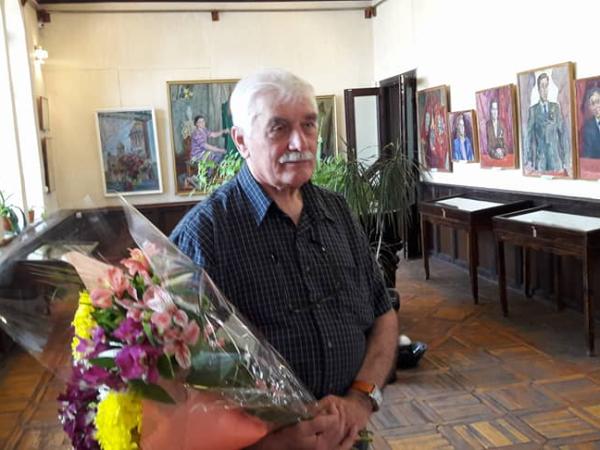 Новина Відомий олександрійський художник презентував у Кропивницькому «Сонячну палітру» (ФОТО) Ранкове місто. Кропивницький