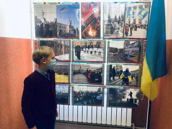 Новина У Кропивницькому працює пересувна фотовиставка, присвячена Революції Гідності Ранкове місто. Кропивницький