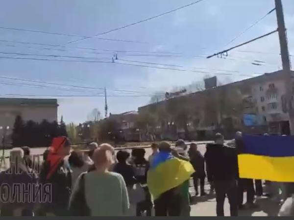 Новина В окупованому Херсоні мешканці протестують проти проведення псевдореферендуму Ранкове місто. Кропивницький