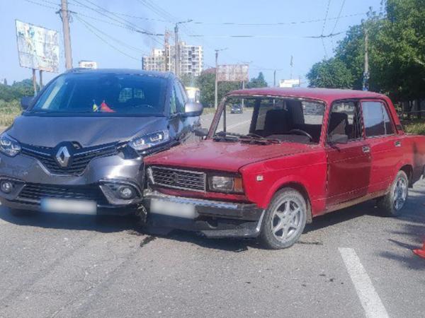 Новина Дві автівки зіткнулися на проспекті Винниченка у Кропивницькому Ранкове місто. Кропивницький