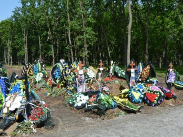 Новина Всі поховання полеглих Героїв у Кропивницькому хочуть облаштувати в одному стилі Ранкове місто. Кропивницький