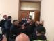 Бійка та крики: у Кропивницькому нацгвардія не пускає депутатів на сесію обласної ради (ВІДЕО)