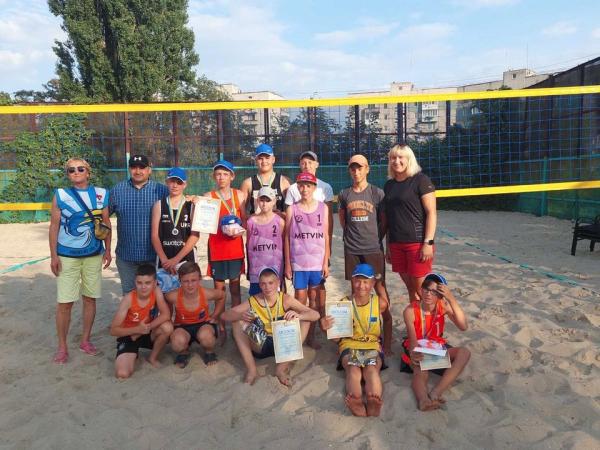 Новина Кропивницькі пляжні волейболісти вибороли «срібло» на чемпіонаті області Ранкове місто. Кропивницький