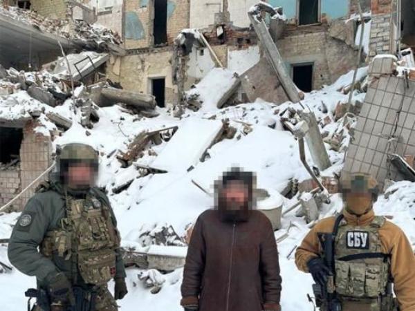 Новина СБУ затримала зрадника, який «наводив» російські С-300 на позиції українських військ під Вугледаром Ранкове місто. Кропивницький
