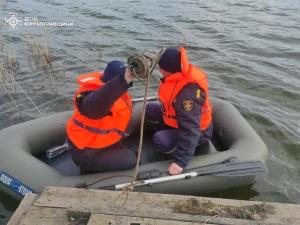 Новина Кіровоградщина: рятувальники вилучили тіло жінки з водойми Ранкове місто. Кропивницький