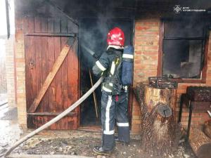 Новина Олександрійський район: рятувальники загасили пожежу в дачному будинку Ранкове місто. Кропивницький