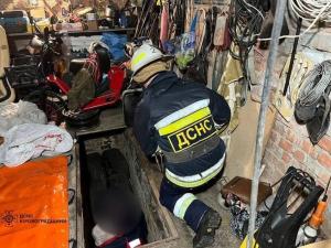 Новина Кропивницькі рятувальники надали допомогу чоловікові, який упав у яму Ранкове місто. Кропивницький
