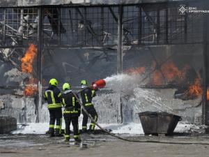 Новина Кропивницький: силами підрозділів ДСНС ліквідовано пожежу на промисловому підприємстві, один чоловік загинув, ще одного - травмовано Ранкове місто. Кропивницький