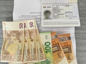 Новина Double trouble: 400 євро хабаря за приховування факту фальшування документа Ранкове місто. Кропивницький